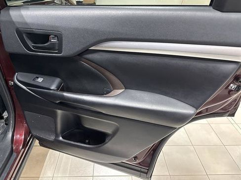 Used 2019 Toyota Highlander Plus AWD/4WD image 20