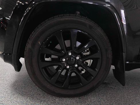 Used 2021 Jeep Grand Cherokee Laredo X AWD/4WD image 5