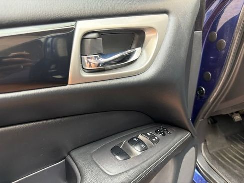 Used 2020 Nissan Pathfinder SV FWD image 22