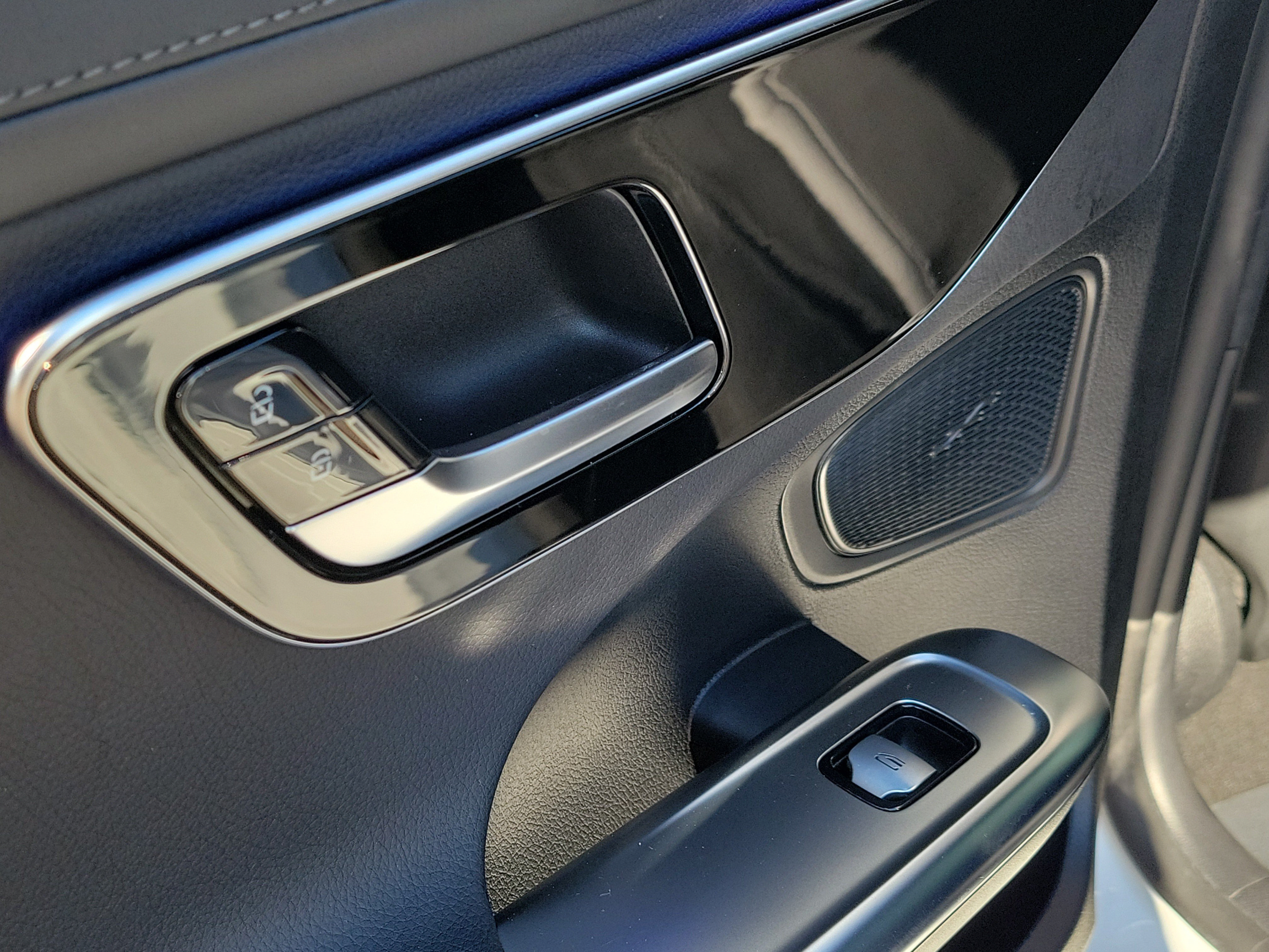 Used 2022 Mercedes-Benz C 300 Sedan image 8