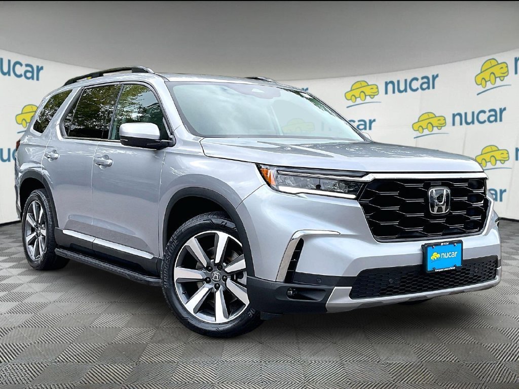 Used 2024 Honda Pilot Touring image 1