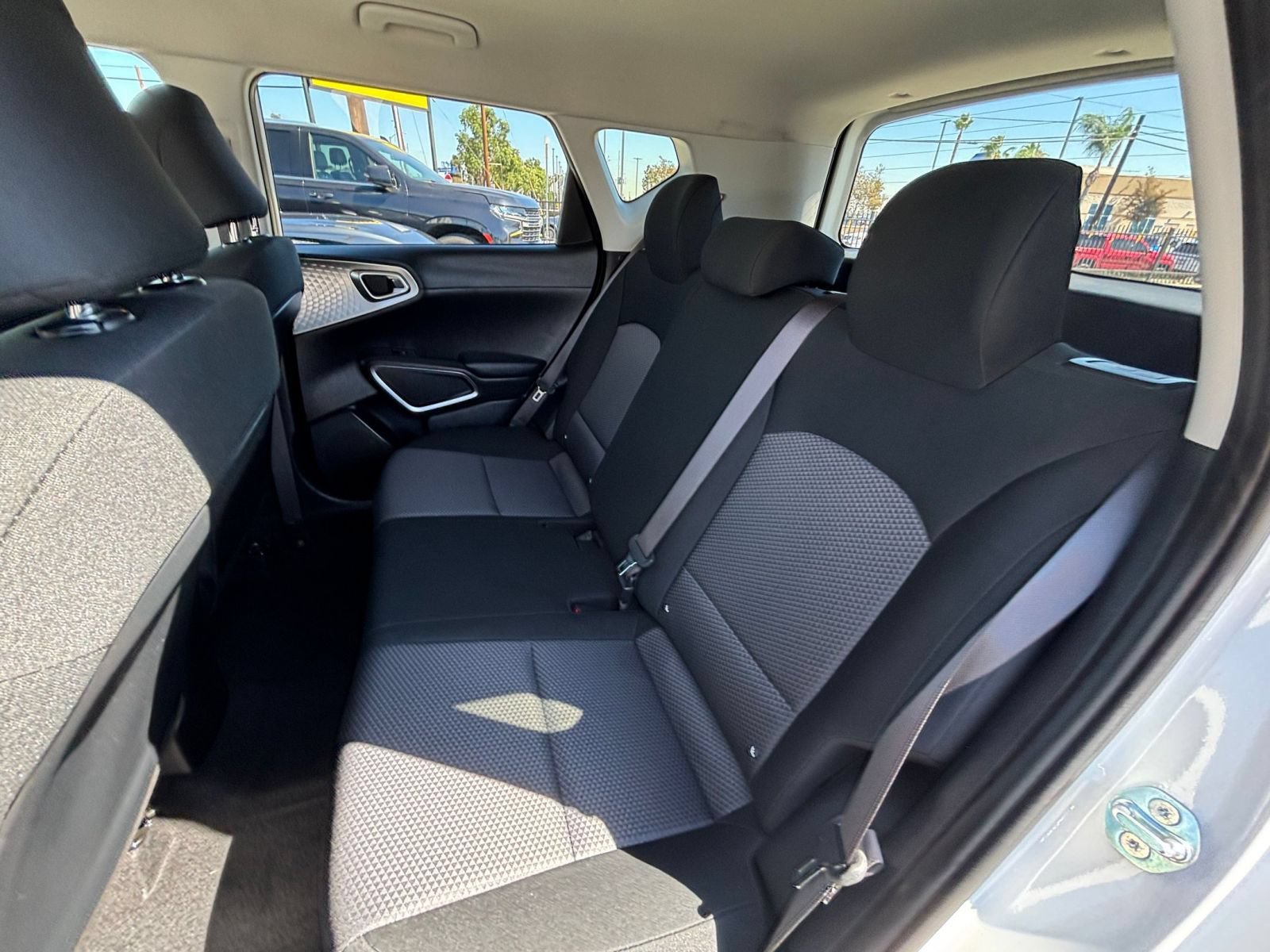 Used 2025 Kia Soul LX w/ LX Technology Package FWD image 25