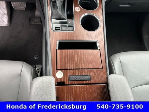 Used 2024 Toyota Sienna XLE image 23