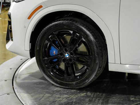 Used 2025 BMW X2 xDrive28i w/ M Sport Package AWD/4WD image 61