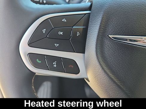 Used 2023 Chrysler Pacifica Touring-L image 22