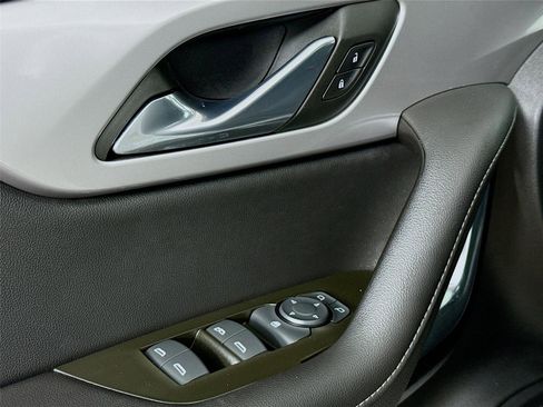 Used 2023 Chevrolet Blazer LT image 17