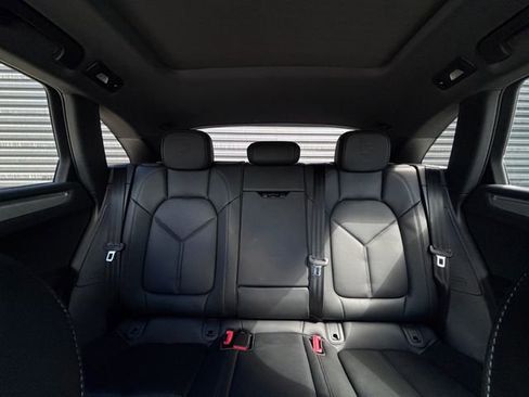 Certified 2026 Porsche Macan AWD/4WD image 26