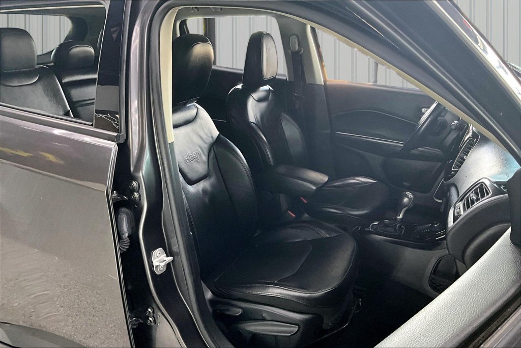 Used 2019 Jeep Compass Limited AWD/4WD image 28