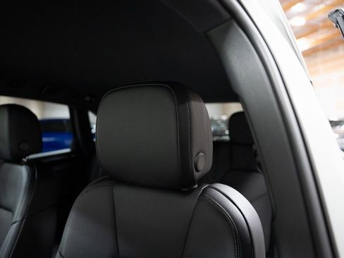 Used 2024 Porsche Macan image 17