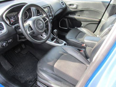 Used 2018 Jeep Compass Latitude w/ Cold Weather Group AWD/4WD image 9