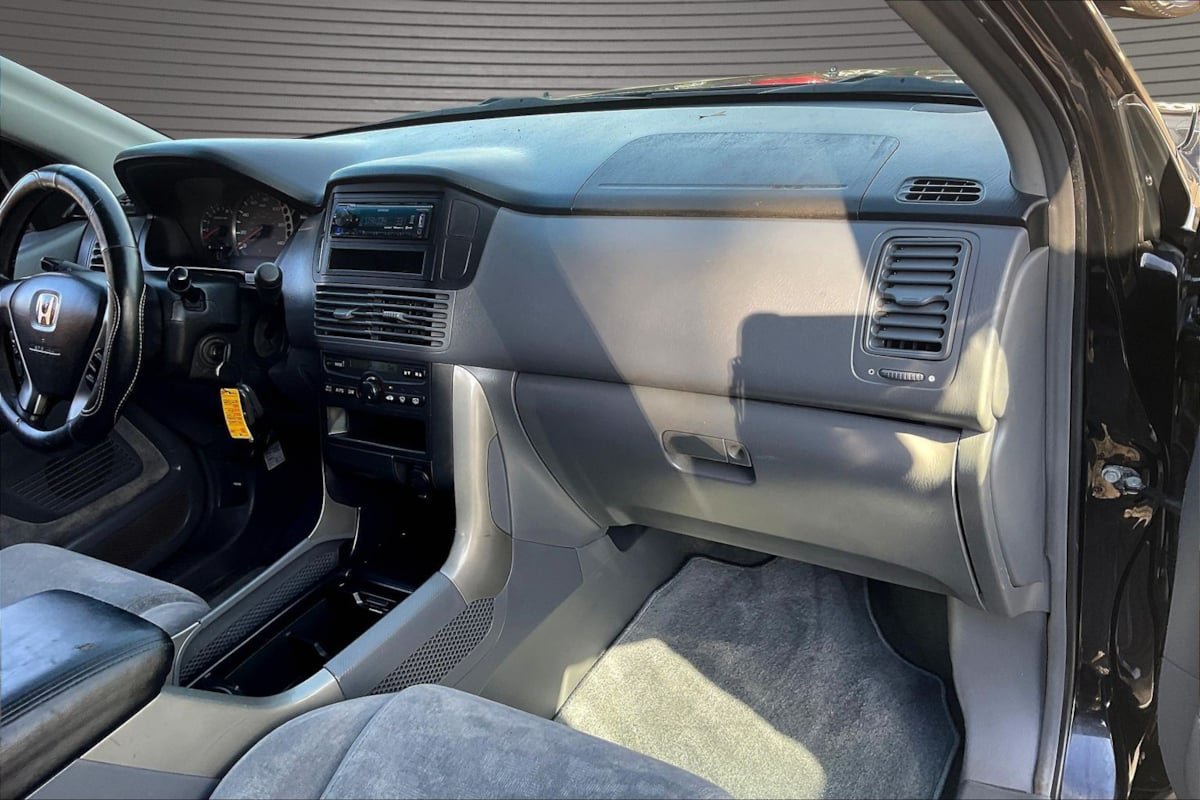 Used 2004 Honda Pilot EX image 25