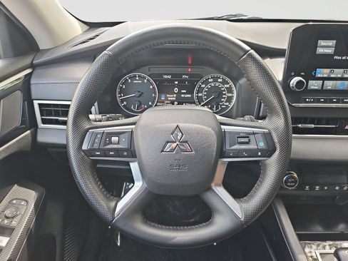 Used 2023 Mitsubishi Outlander SE AWD/4WD image 38