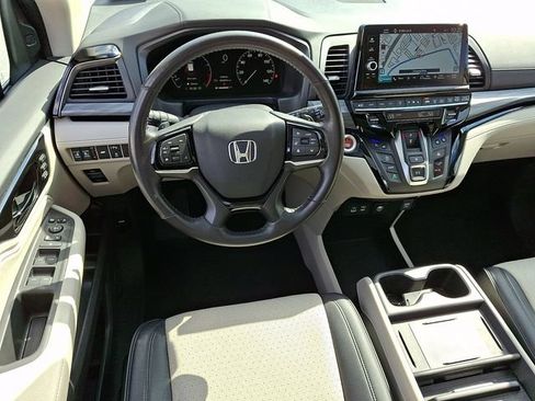 Used 2025 Honda Odyssey Elite image 2