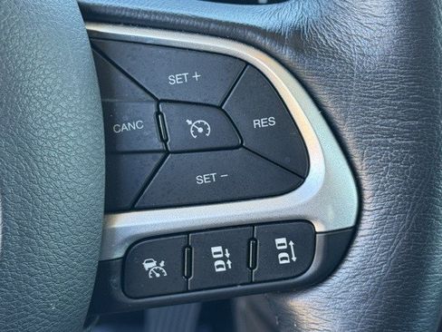 Certified 2023 Jeep Renegade Limited image 16