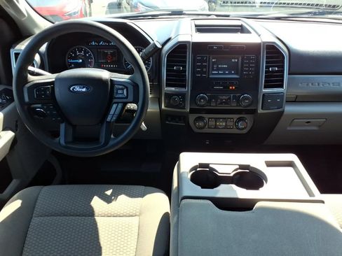 Used 2019 Ford F250 XLT w/ Snow Plow Prep Package AWD/4WD image 12
