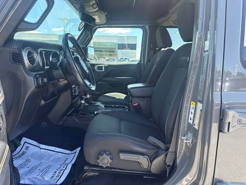 Used 2018 Jeep Wrangler Unlimited Sahara AWD/4WD image 28