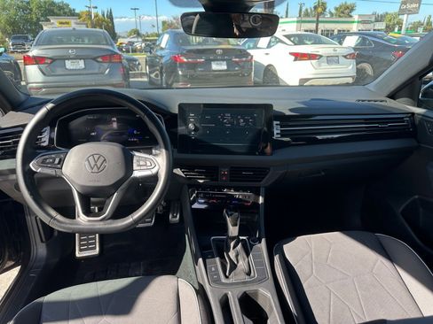 Used 2025 Volkswagen Jetta Sport image 31