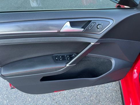 Used 2020 Volkswagen GTI SE image 18