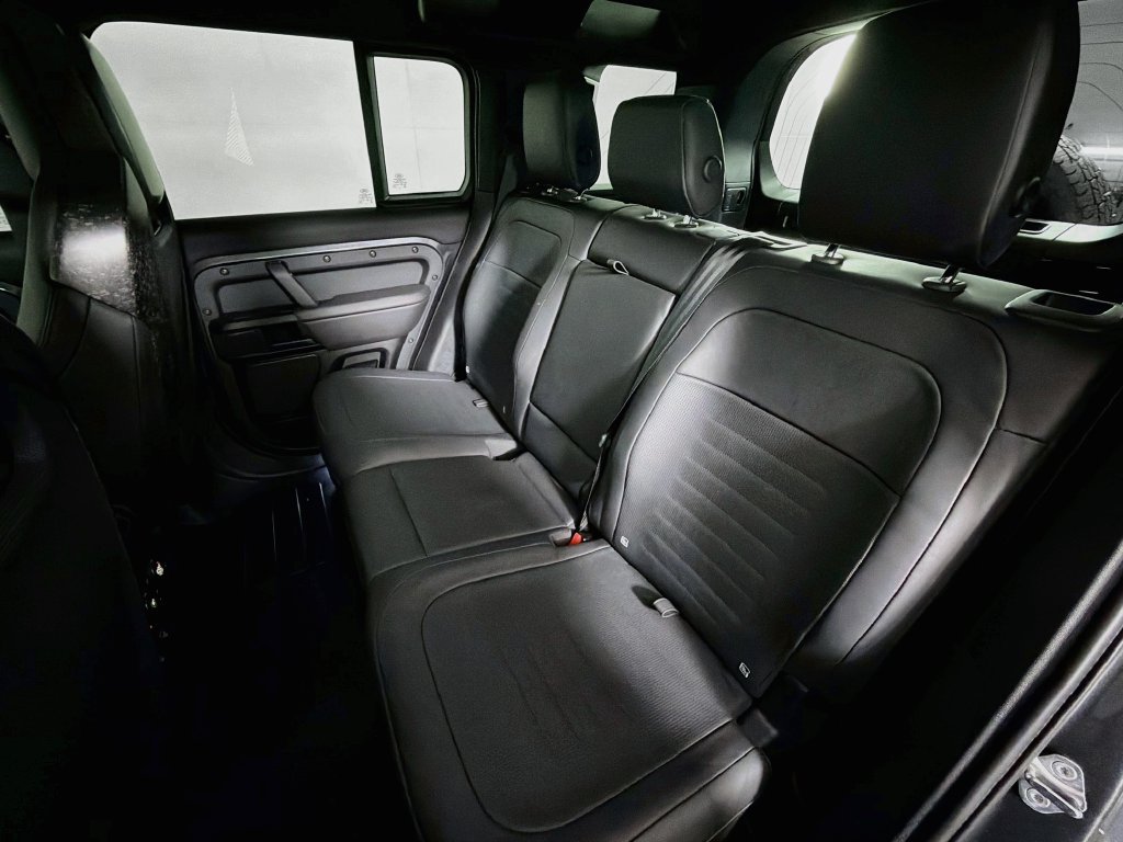 Used 2025 Land Rover Defender 110 AWD/4WD image 26