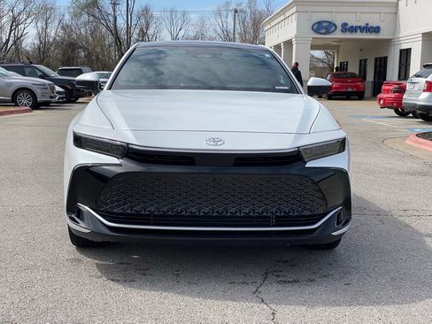 Used 2025 Toyota Crown Platinum image 2