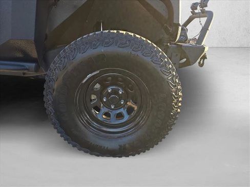 Used 2015 Jeep Wrangler Unlimited Rubicon w/ Connectivity Group image 10