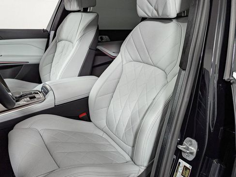 Used 2025 BMW X7 xDrive40i w/ Premium Package image 19