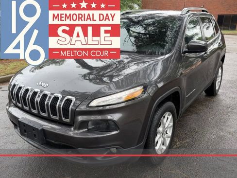 Used 2017 Jeep Cherokee Latitude w/ Safety/Convenience Group AWD/4WD image 1