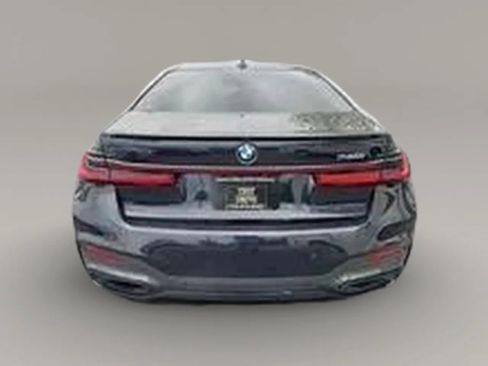 Used 2022 BMW 740i w/ M Sport Package RWD image 5