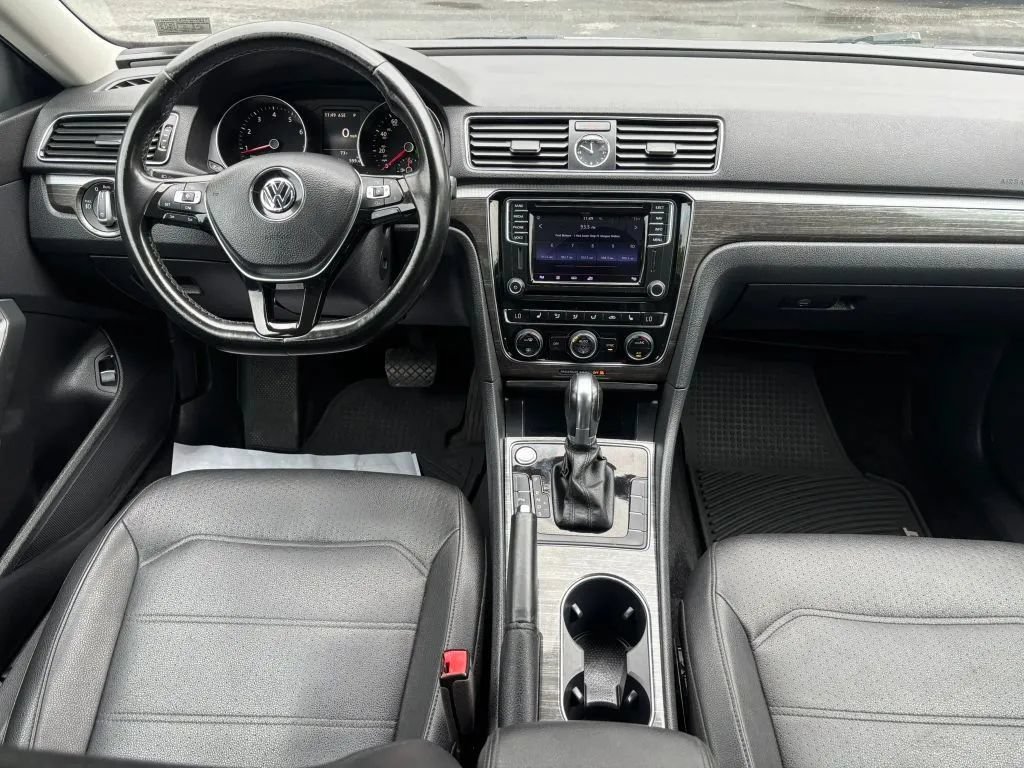 Used 2017 Volkswagen Passat 1.8T SE FWD image 19