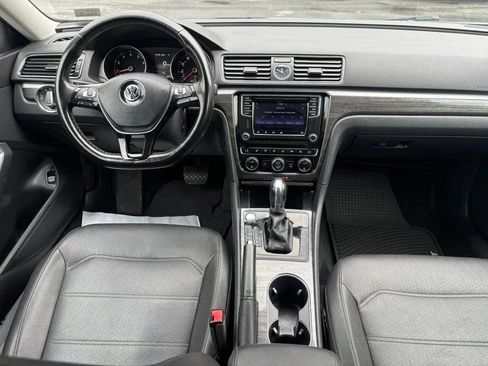 Used 2017 Volkswagen Passat 1.8T SE FWD image 19