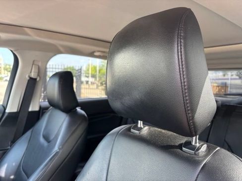 Used 2022 Ford Edge Titanium AWD/4WD image 9