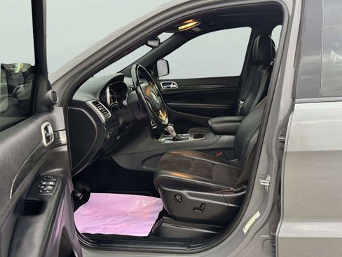 Used 2020 Jeep Grand Cherokee Altitude AWD/4WD image 16