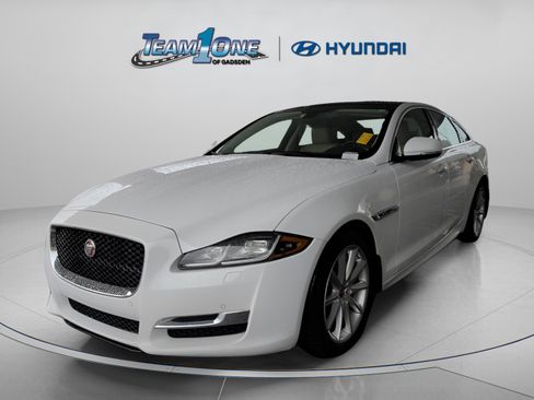 Used 2017 Jaguar XJ R-Sport image 4
