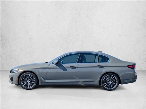 Used 2021 BMW 530e w/ Premium Package RWD image 9