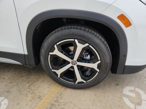 New 2026 Volkswagen Tiguan SE image 9