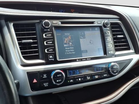 Used 2016 Toyota Highlander Limited w/ Driver Technology Package AWD/4WD image 13