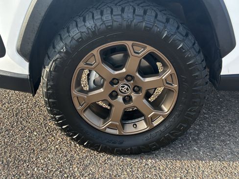 Used 2023 Toyota RAV4 AWD Hybrid image 8