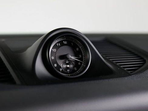 Used 2025 Porsche Macan image 24