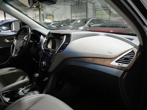 Used 2017 Hyundai Santa Fe Limited AWD/4WD image 10