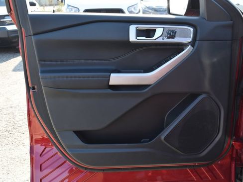 Used 2024 Ford Explorer Limited w/ Equipment Group 301A AWD/4WD image 8