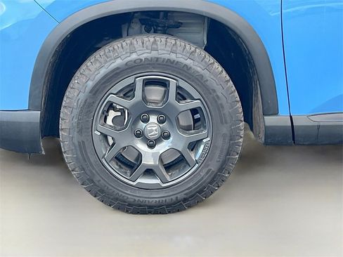 Used 2025 Honda Pilot TrailSport image 31