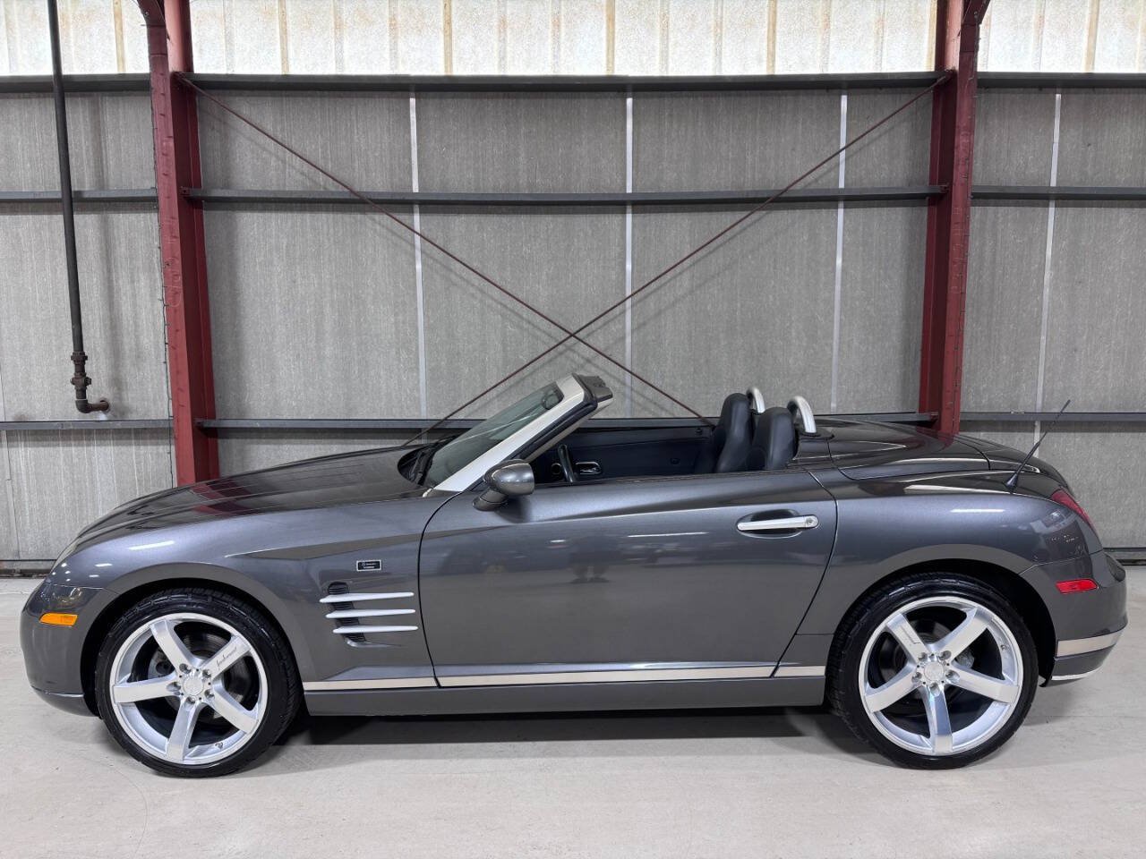 Used 2005 Chrysler Crossfire Limited RWD image 6