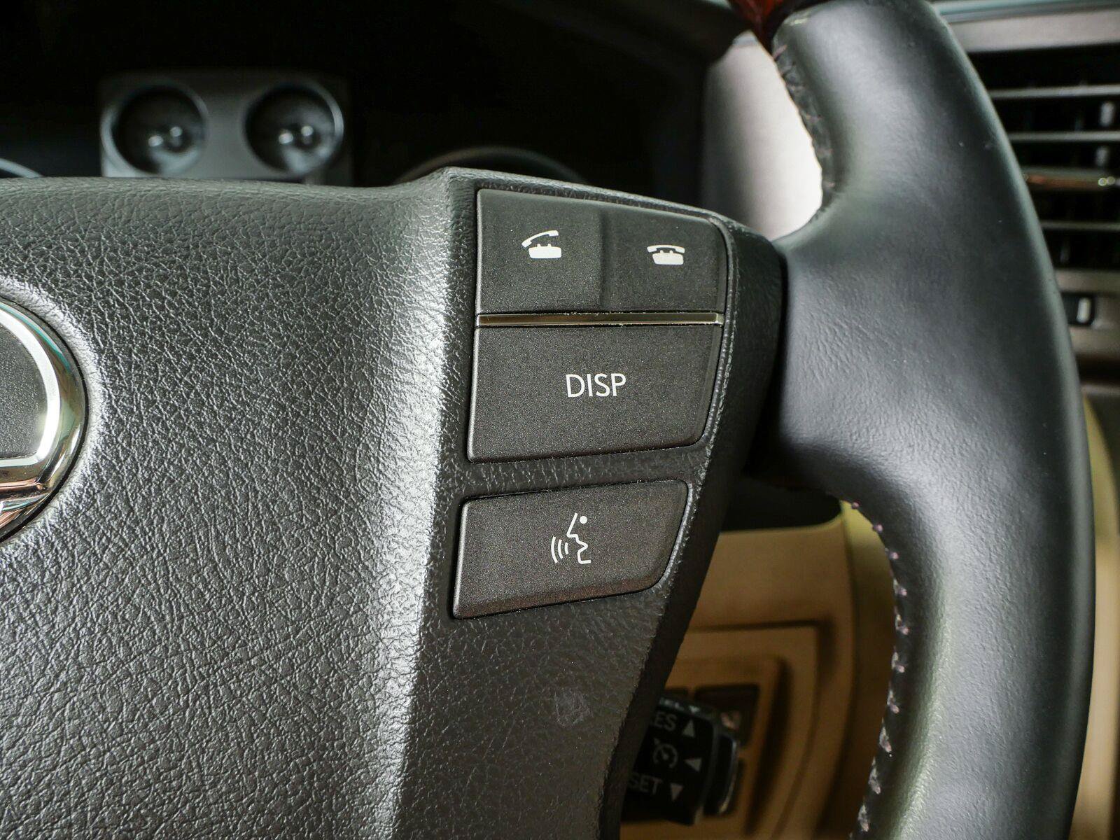 Used 2011 Lexus LX 570 4WD w/ Luxury Pkg image 13
