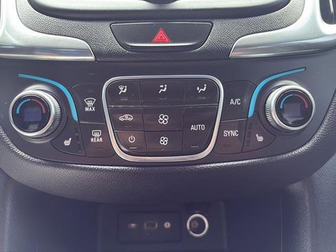 Used 2019 Chevrolet Equinox LT FWD image 23
