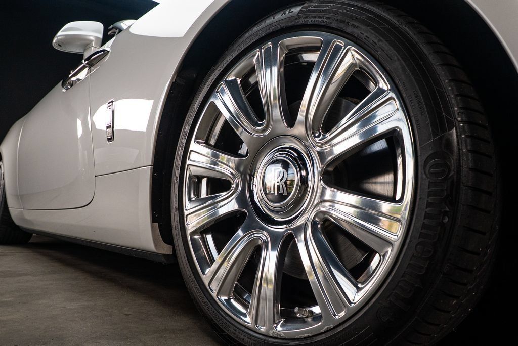 Used 2016 Rolls-Royce Dawn RWD image 15