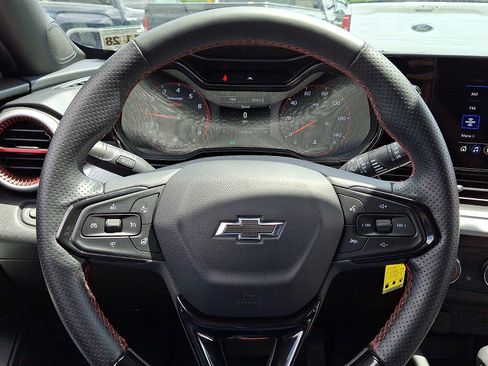 Used 2024 Chevrolet Trax RS w/ Driver Confidence Package FWD image 18