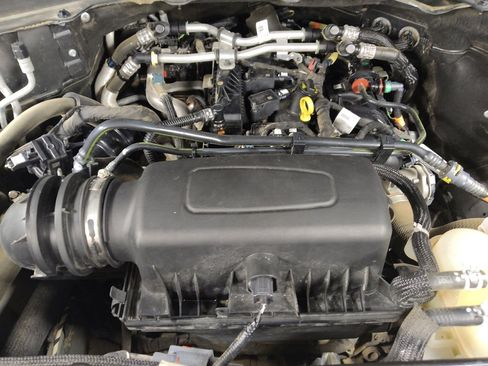 Used 2021 Ford Explorer XLT w/ Equipment Group 202A AWD/4WD image 30