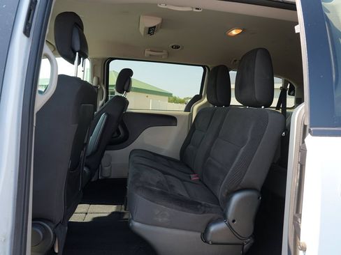 Used 2018 Dodge Grand Caravan SE w/ UConnect Hands-Free Group FWD image 17