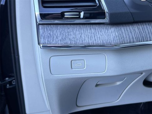 Certified 2023 Volvo XC90 B6 Plus image 17