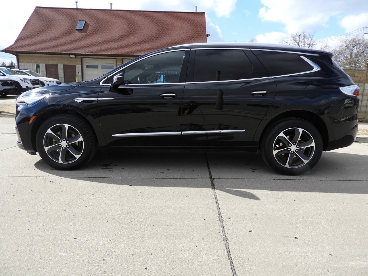 Used 2022 Buick Enclave Essence w/ Experience Buick Package FWD image 7